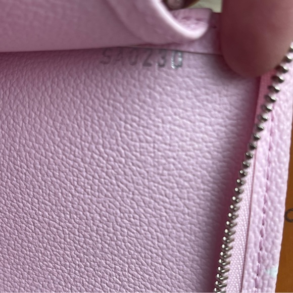 AUTHENTIC 💖🤍💙💛 NEW Louis Vuitton bag - Picture 6 of 10